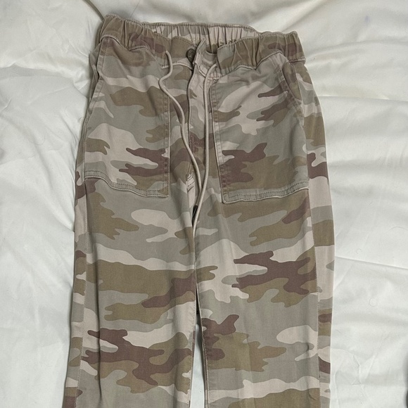 American Eagle Outfitters Pants - American Eagle Camo Jogger